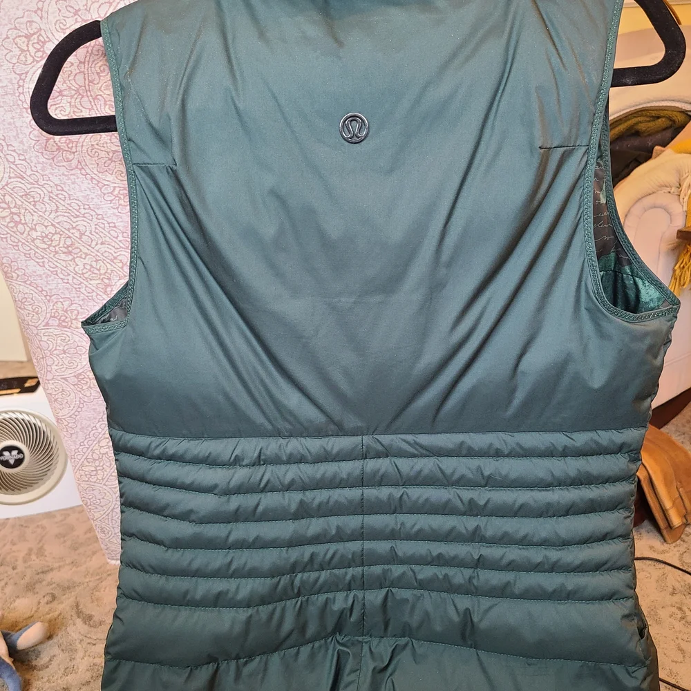 lululemon Quilted Puffy Vest - Picture 3 of 10
